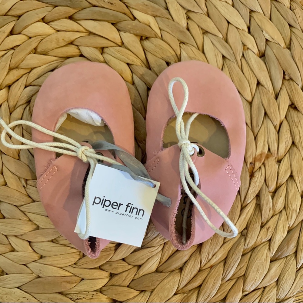 NWT pink suede baby shoes